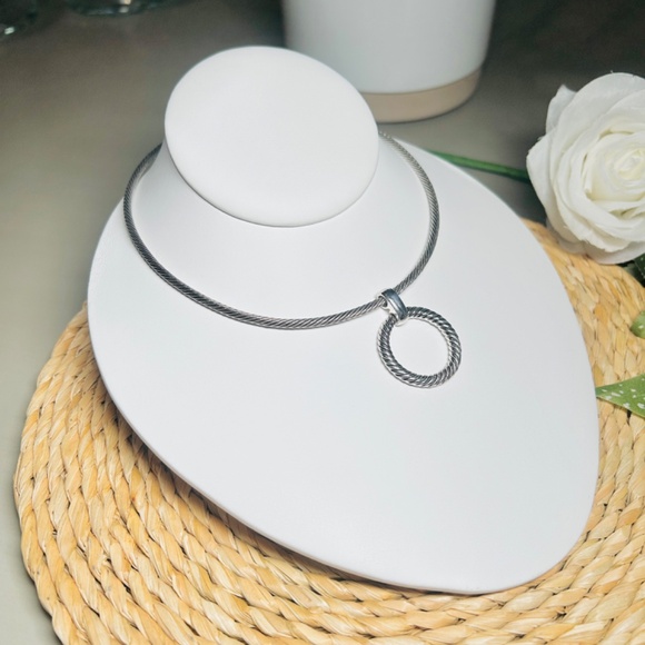 Vintage Talbots Silver Tone Twisted Pattern Wire Choker Necklace Circle Pendant - Picture 7 of 11